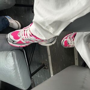 Pink balencigas